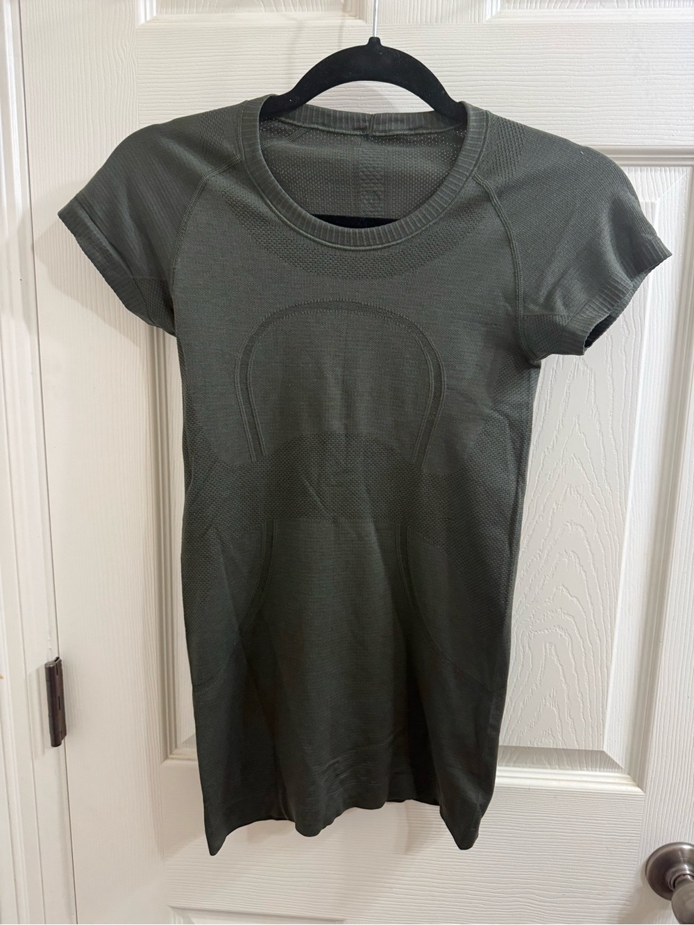 Lululemon Women’s Olive Green Seamless Short Sleeve Top